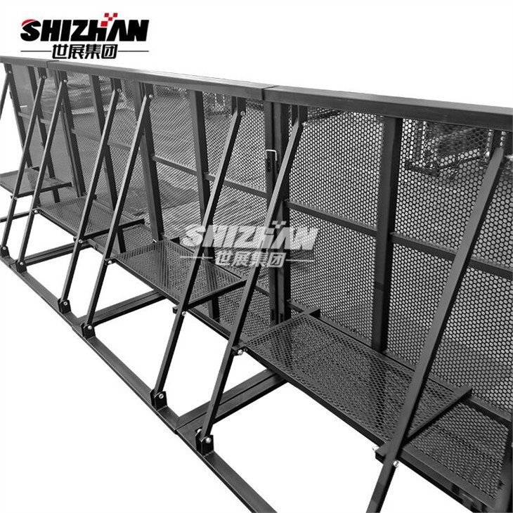 Aluminum crowd barricade